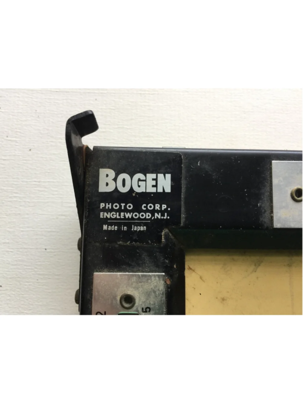 Bogen Photo Professional Enlarger Darkroom Adjustable Easel Two Blades 11x14